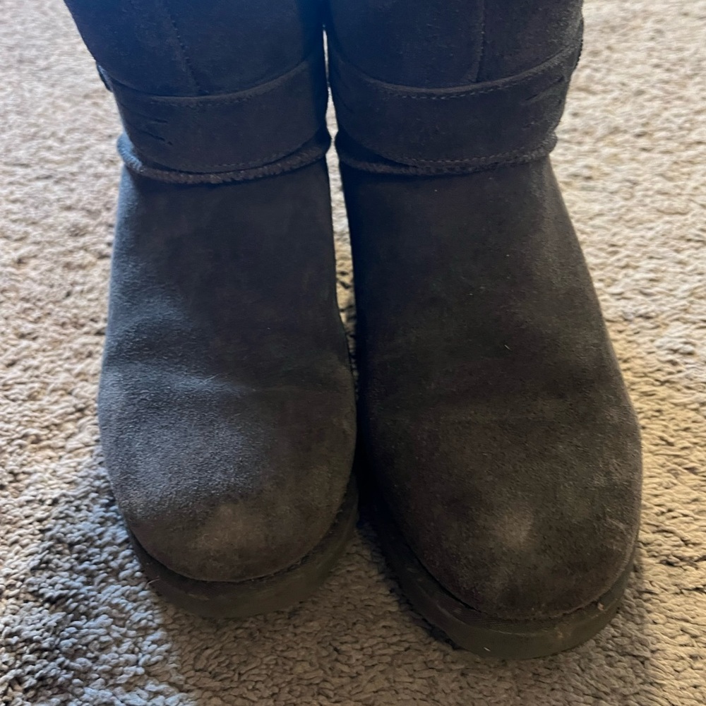 Cozy Black Suede Boots with Faux Fur Lining Bear Paw size 8 worn 3 times - Picture 2 of 3